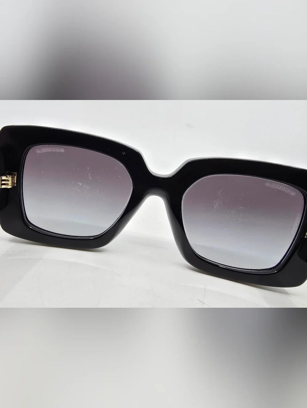 CHANEL good see